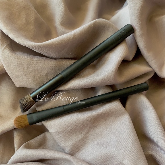 Nars mini 43 + 49 eyeshadow brush - Picture 3 of 5